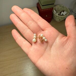 Mejuri pearl earring
